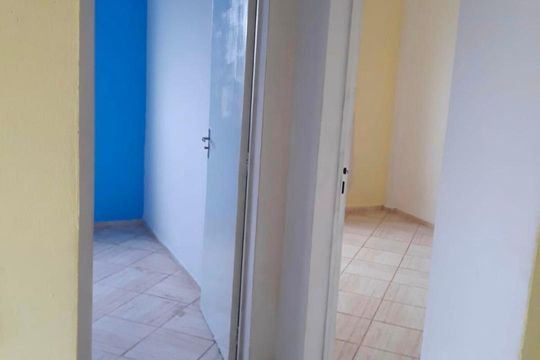 Sala de apartamento para alugar com 2 quartos, 69m² em Brasilândia, São Gonçalo