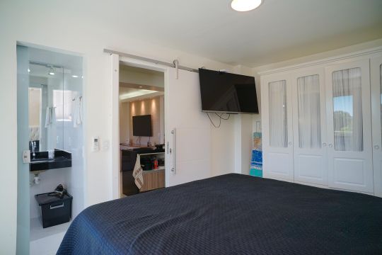 Quarto de apartamento à venda com 1 quarto, 65m² em Itaipu, Niterói
