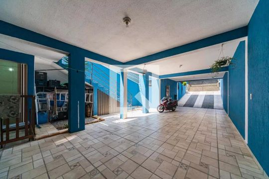 Garagem de casa à venda com 3 quartos, 217m² em Vila Linda, Santo André