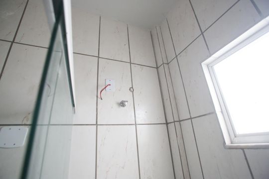 Banheiro da Suíte 2 de apartamento para alugar com 2 quartos, 64m² em Tanque, Rio de Janeiro