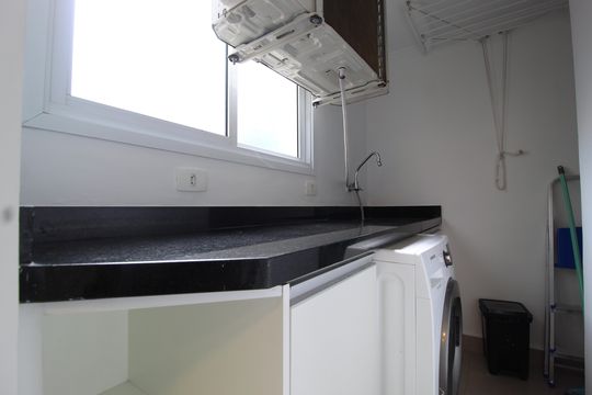 Cozinha e Área de Serviço de apartamento para alugar com 2 quartos, 70m² em Itaim Bibi, São Paulo