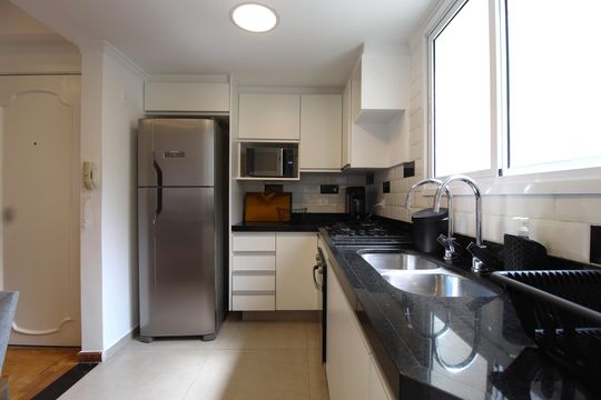 Cozinha e Área de Serviço de apartamento para alugar com 2 quartos, 70m² em Itaim Bibi, São Paulo
