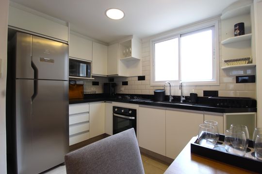 Cozinha e Área de Serviço de apartamento para alugar com 2 quartos, 70m² em Itaim Bibi, São Paulo