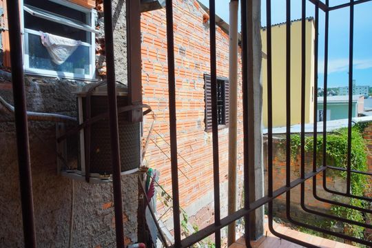 Varanda do quarto 2 de casa à venda com 4 quartos, 102m² em Medianeira, Porto Alegre