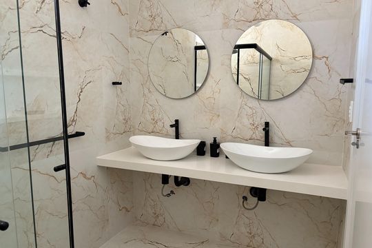 Banheiro de apartamento à venda com 3 quartos, 107m² em Copacabana, Rio de Janeiro