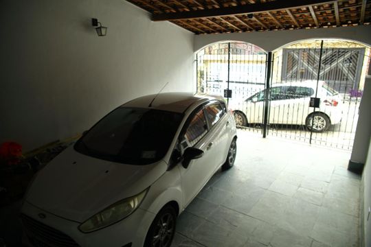 Garagem  de casa à venda com 3 quartos, 180m² em Bairro dos Casa, São Bernardo do Campo