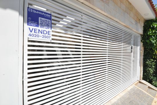 Fachada de casa à venda com 4 quartos, 234m² em Vila Constança, São Paulo