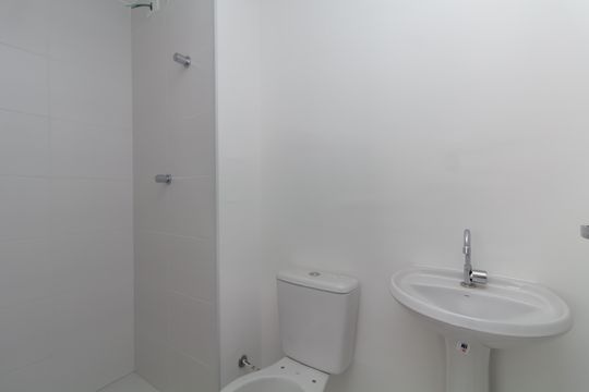 Banheiro de apartamento para alugar com 2 quartos, 32m² em Vila Nova Curuca, São Paulo