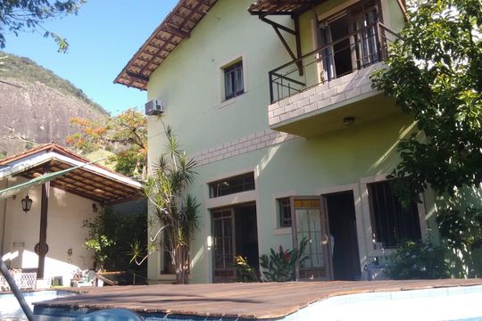 Casa à venda com 3 quartos, 360m² em Anil, Rio de Janeiro