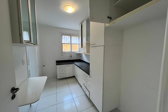 Apartamento para alugar com 3 quartos, 140m² em Jardim das Bandeiras, São Paulo