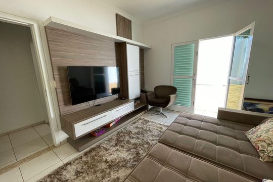 Casa para alugar com 4 quartos, 330m² em Jardim Karaíba, Uberlândia