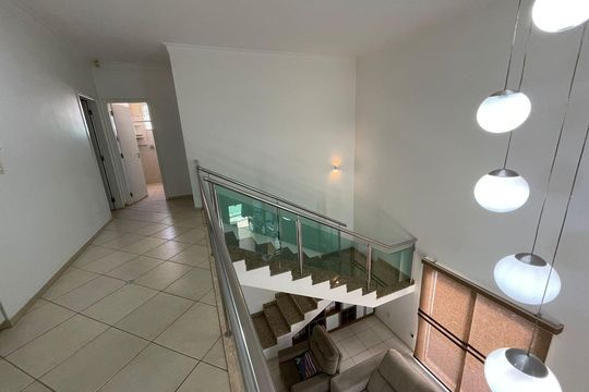 Casa para alugar com 4 quartos, 330m² em Jardim Karaíba, Uberlândia