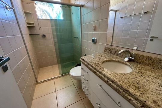 Casa para alugar com 4 quartos, 330m² em Jardim Karaíba, Uberlândia