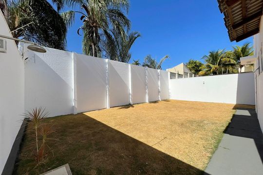 Casa para alugar com 4 quartos, 330m² em Jardim Karaíba, Uberlândia