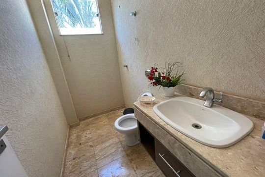 Casa para alugar com 4 quartos, 330m² em Jardim Karaíba, Uberlândia