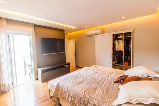 Suíte master de casa de condomínio à venda com 4 quartos, 379m² em Centro de Apoio I (alphaville), Santana de Parnaíba