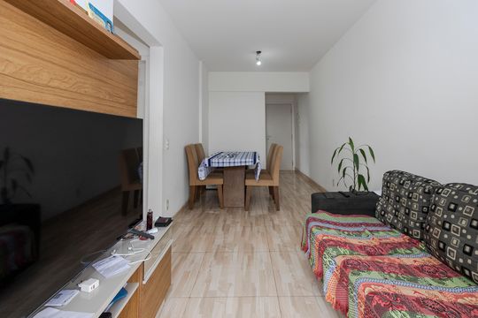 Sala de apartamento para alugar com 2 quartos, 50m² em Parque Maria Helena, São Paulo