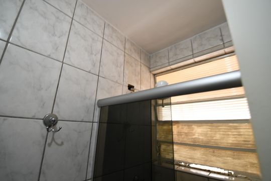 Banheiro de kitnet/studio para alugar com 1 quarto, 36m² em Centro, Campinas
