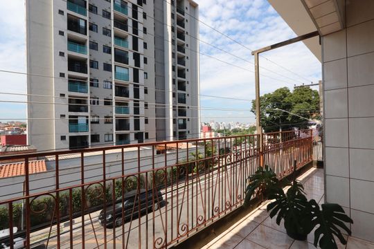 Sacada de casa à venda com 3 quartos, 250m² em Altos de Vila Prudente, São Paulo