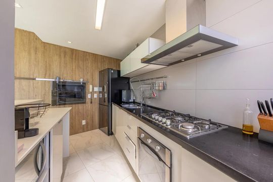 Cozinha de apartamento para alugar com 1 quarto, 94m² em Auxiliadora, Porto Alegre