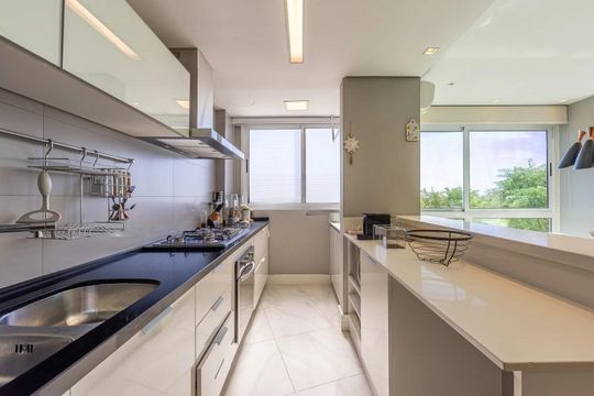 Cozinha de apartamento para alugar com 1 quarto, 94m² em Auxiliadora, Porto Alegre