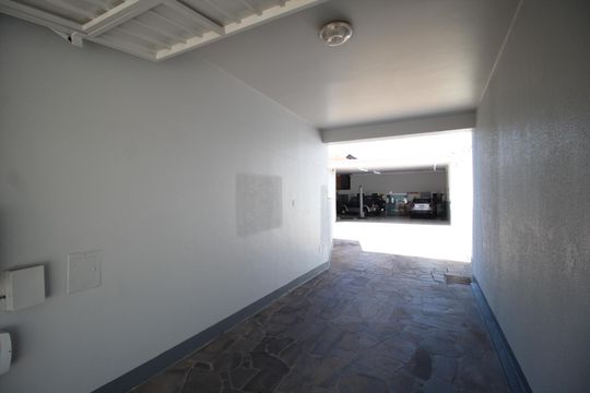 Garagem de casa à venda com 3 quartos, 310m² em São Geraldo, Porto Alegre