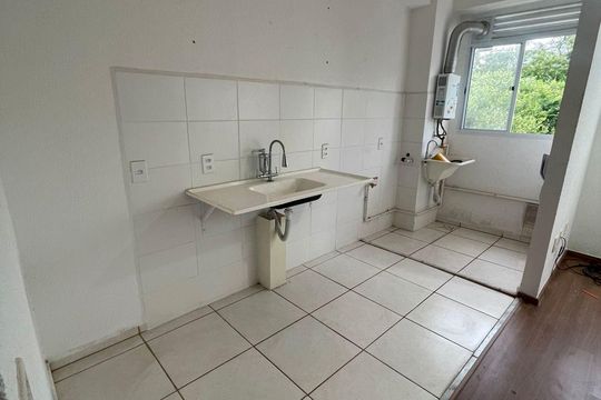 Cozinha de apartamento para alugar com 2 quartos, 42m² em Santa Cruz, Rio de Janeiro