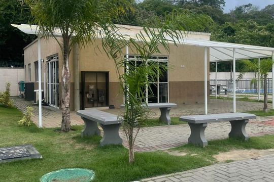 Área externa de apartamento para alugar com 2 quartos, 42m² em Santa Cruz, Rio de Janeiro