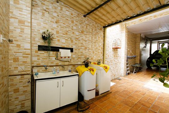 Garagem de casa à venda com 6 quartos, 200m² em Jk, Contagem