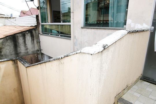 Escada de casa à venda com 6 quartos, 200m² em Jk, Contagem