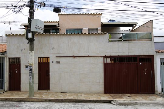 Fachada de casa à venda com 6 quartos, 200m² em Jk, Contagem