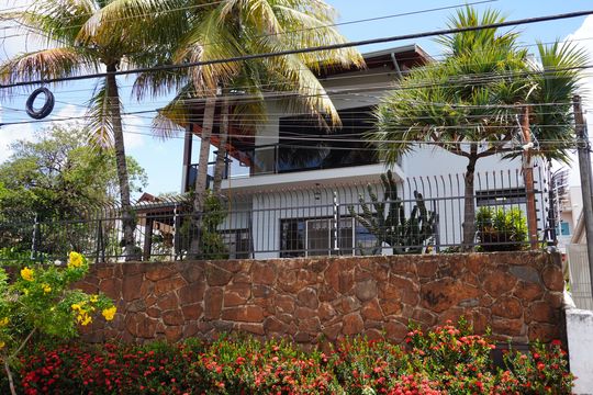 Fachada de casa para alugar com 4 quartos, 1000m² em Vila Frezzarin, Americana