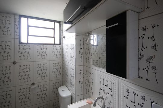 Banheiro  de apartamento para alugar com 2 quartos, 46m² em Jardim Francisco Mendes, São Paulo