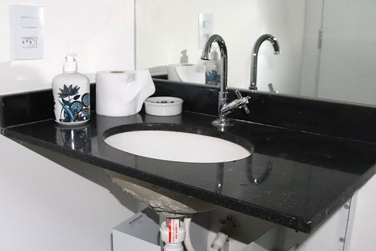 Banheiro de apartamento para alugar com 1 quarto, 26m² em Bela Vista, São Paulo
