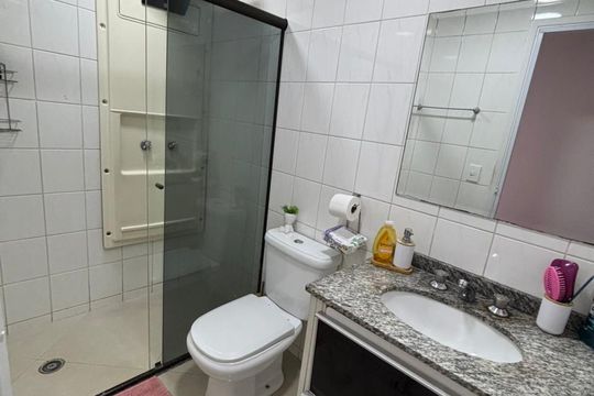 Banheiro de apartamento à venda com 2 quartos, 52m² em Jardim Santa Cruz, São Paulo