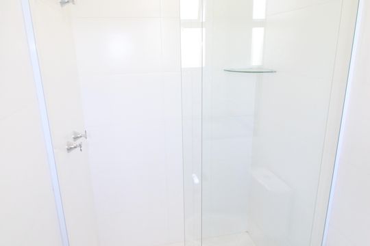 Banheiro da Suíte de apartamento para alugar com 2 quartos, 63m² em Colinas do Paratehy, São José dos Campos