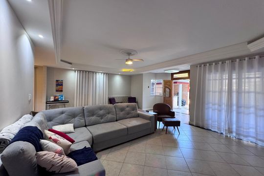 Sala de casa de condomínio à venda com 4 quartos, 310m² em Recreio dos Bandeirantes, Rio de Janeiro