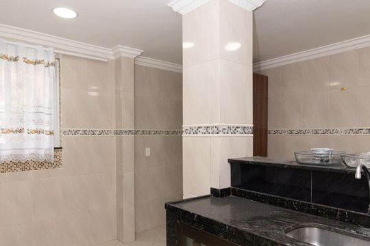 Cozinha de casa de condomínio para alugar com 2 quartos, 72m² em Cascadura, Rio de Janeiro