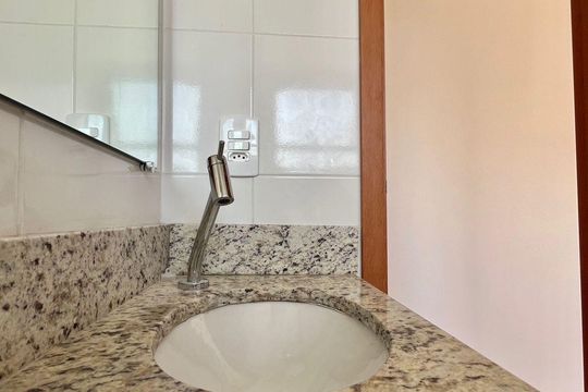 Banheiro da Suíte de apartamento para alugar com 2 quartos, 52m² em Residencial Villa Garden, Campinas