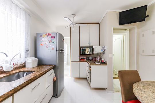 Casa de Condomínio para alugar com 4 quartos, 350m² em Adalgisa, São Paulo