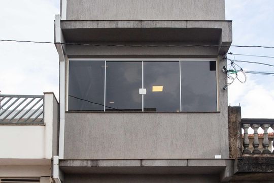 Fachada de casa à venda com 3 quartos, 190m² em Jardim Luso, São Paulo