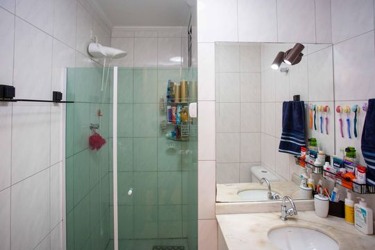 Banheiro de casa à venda com 3 quartos, 190m² em Jardim Luso, São Paulo