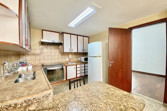 Cozinha de apartamento à venda com 3 quartos, 146m² em Copacabana, Rio de Janeiro