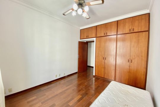 Quarto 1 de apartamento à venda com 3 quartos, 146m² em Copacabana, Rio de Janeiro