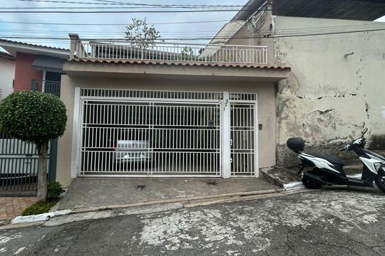 Fachada de casa à venda com 2 quartos, 75m² em Jardim Umuarama, São Paulo