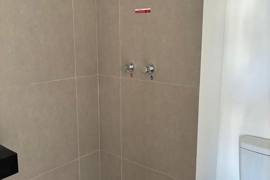 Banheiro de kitnet/studio à venda com 1 quarto, 22m² em Santo Amaro, São Paulo