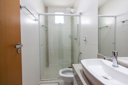 Banheiro Social de apartamento para alugar com 2 quartos, 70m² em Santa Mônica, Uberlândia