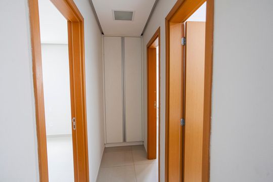 Corredor de apartamento para alugar com 2 quartos, 70m² em Santa Mônica, Uberlândia