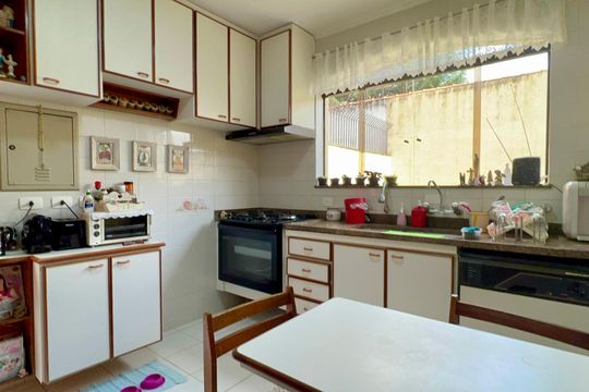 Cozinha de casa para alugar com 3 quartos, 256m² em Vila Madalena, São Paulo