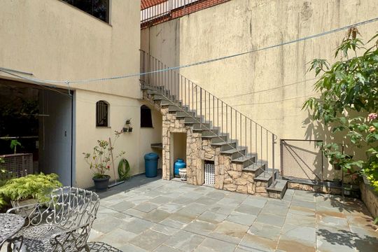 Quintal de casa para alugar com 3 quartos, 256m² em Vila Madalena, São Paulo